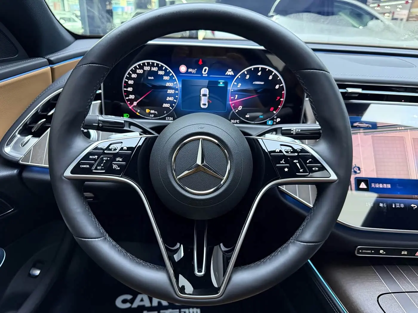 Mercedes-Benz E-Class 2024 — Photo 9/17