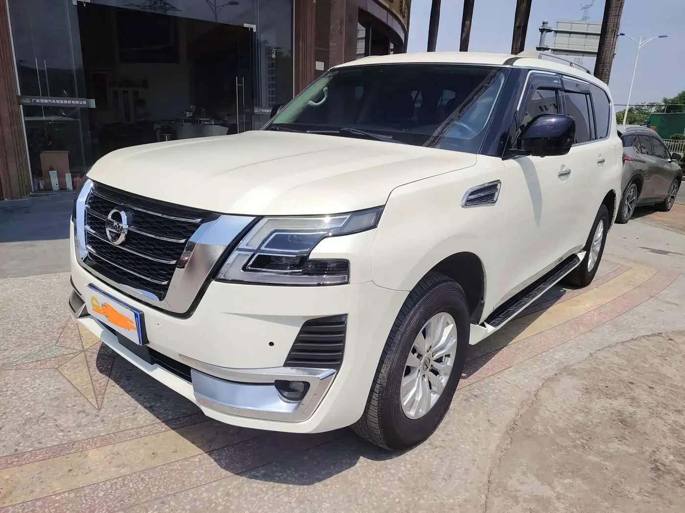 Nissan Patrol 2018 — Фото 1/20