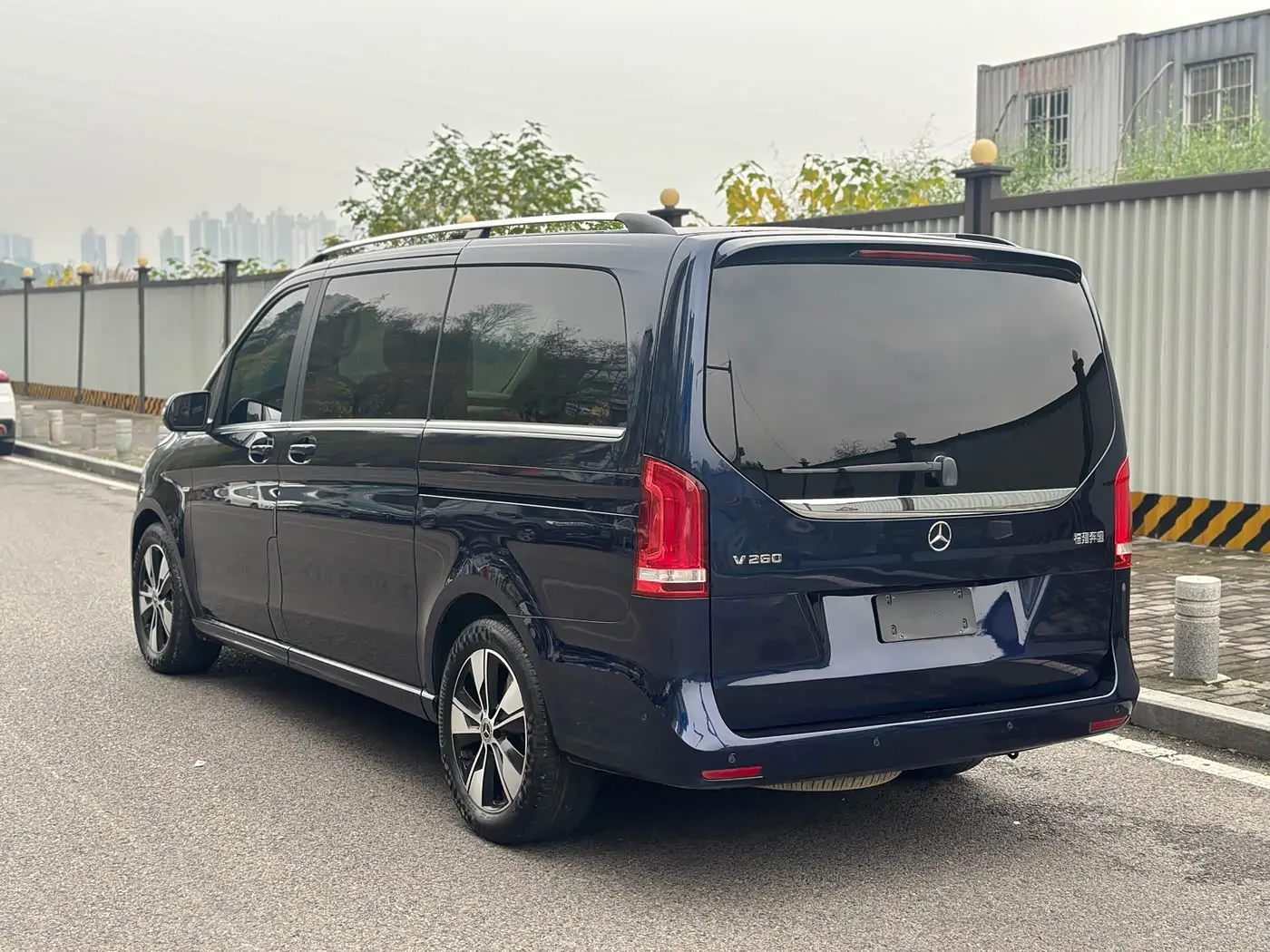 Mercedes-Benz V-Class 2021 — Photo 11/14