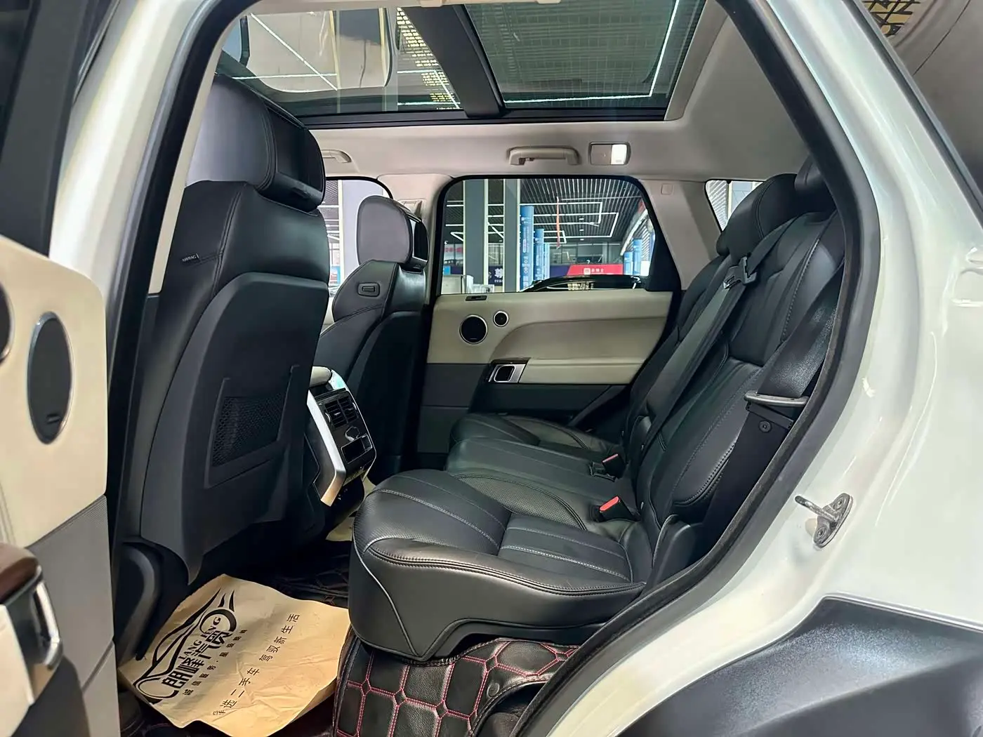 Land Rover Range Rover Sport 2015 — Photo 13/19
