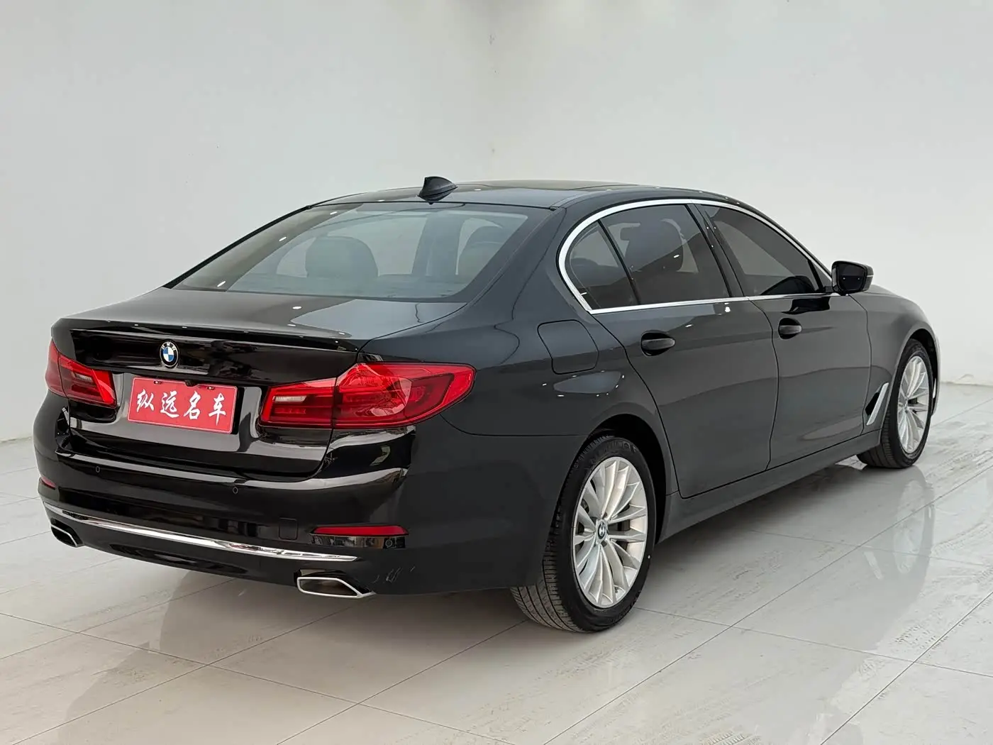 BMW 5 Series 2019 — Фото 19/20