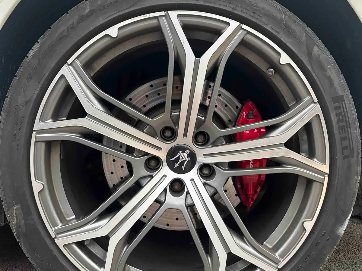 Maserati Quattroporte 2016 — Фото 13/16