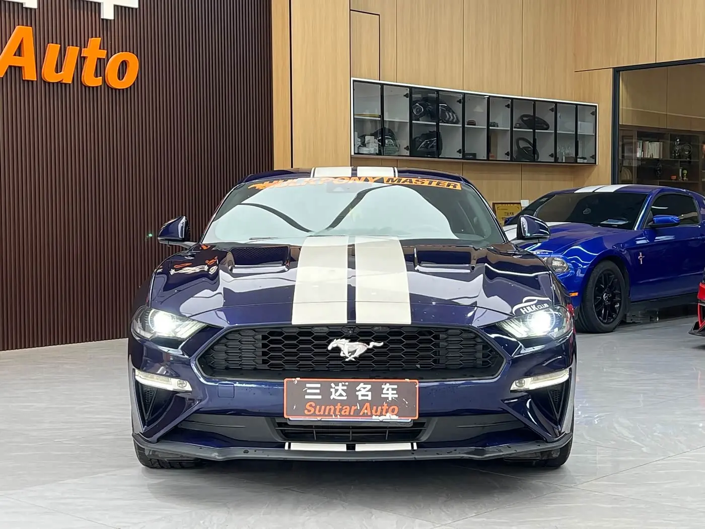 Ford Mustang 2021 — ფოტო 2/20