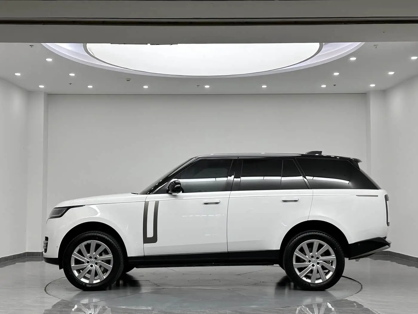 Land Rover Range Rover 2024 — Фото 5/20