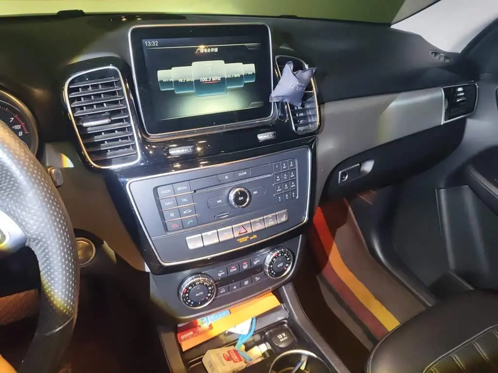 Mercedes-Benz GLE 2016 — Photo 14/20