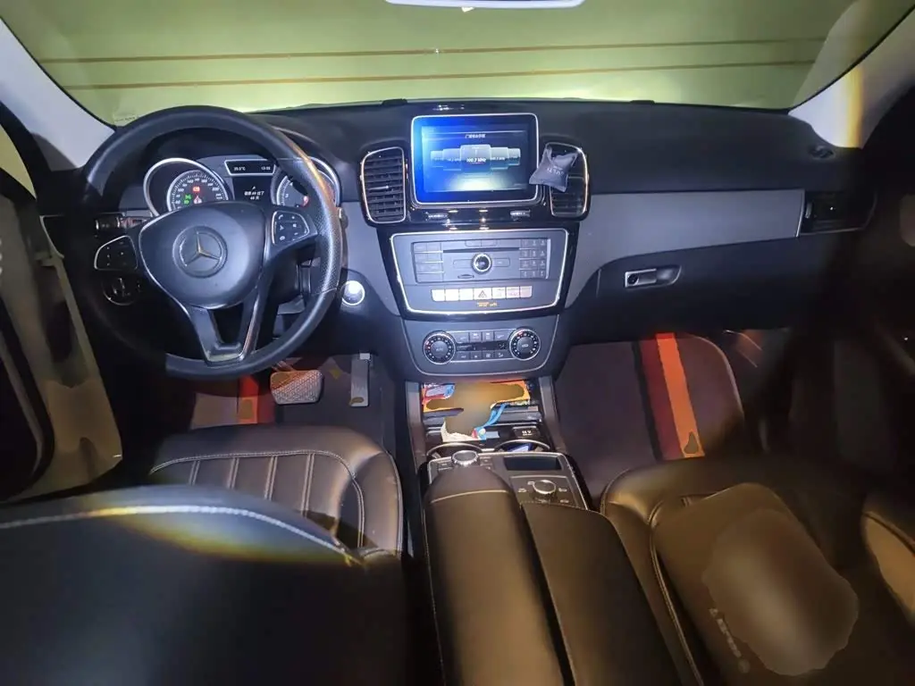 Mercedes-Benz GLE 2016 — Photo 10/20