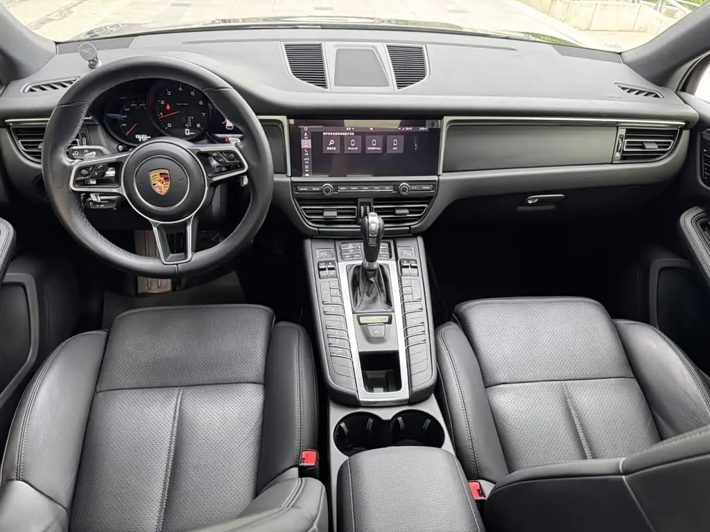 Porsche Macan 2019 — Photo 8/13