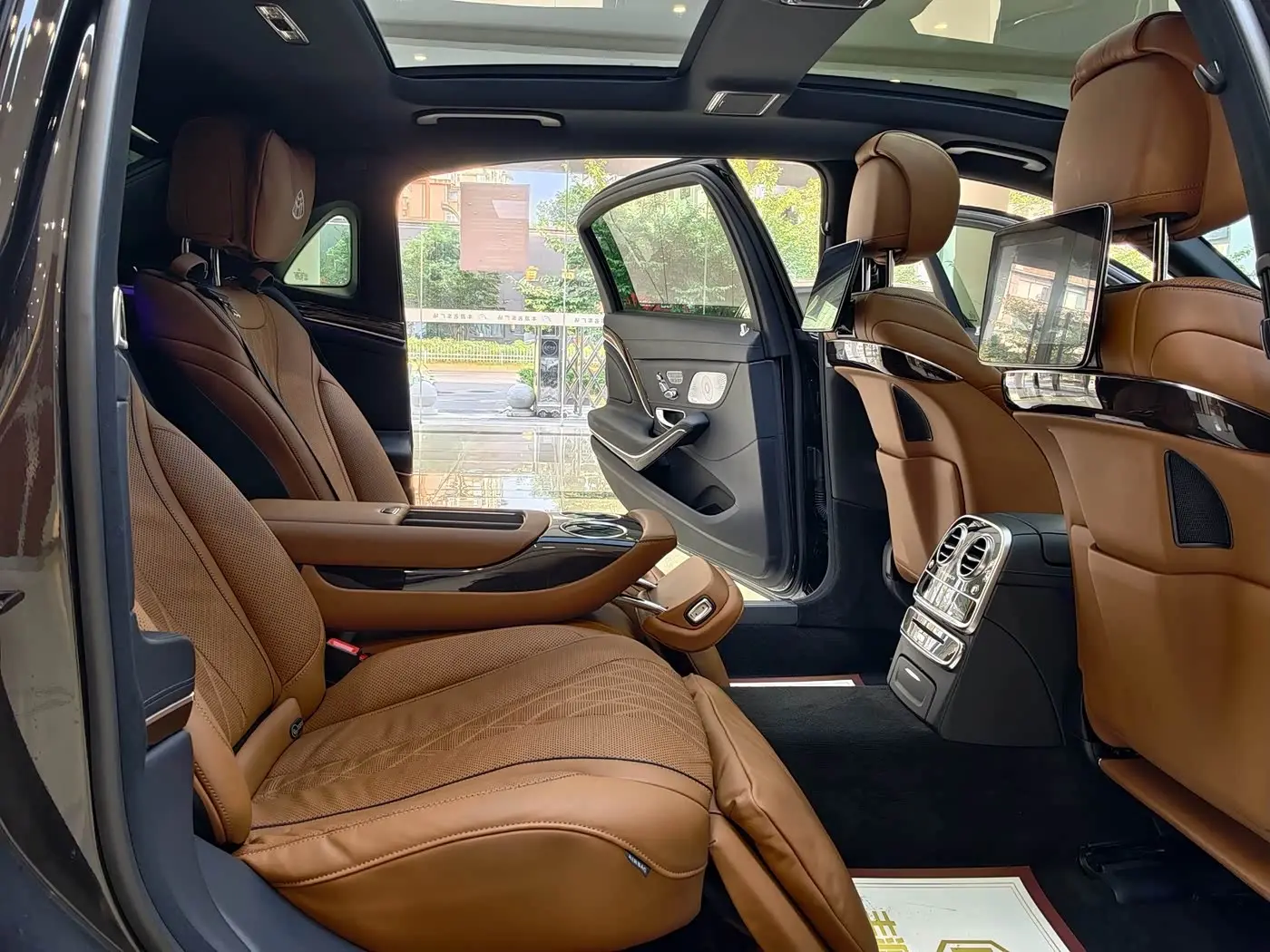 Mercedes-Benz Maybach S-Class 2020 — Photo 10/20