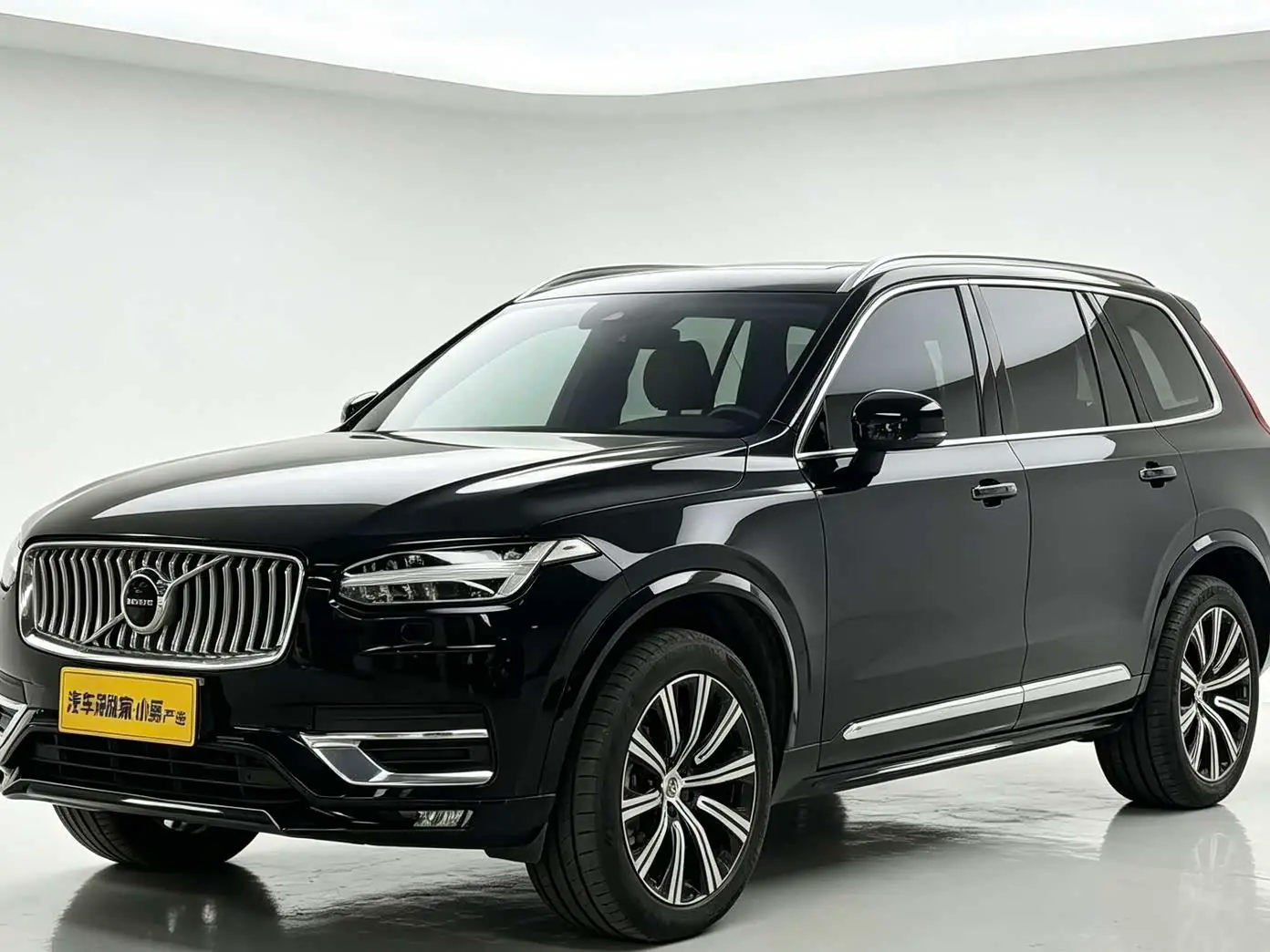 Volvo XC90 2021 — Фото 1/9