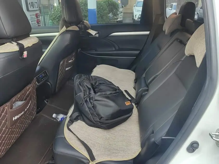 Toyota Highlander 2021 — Photo 11/16