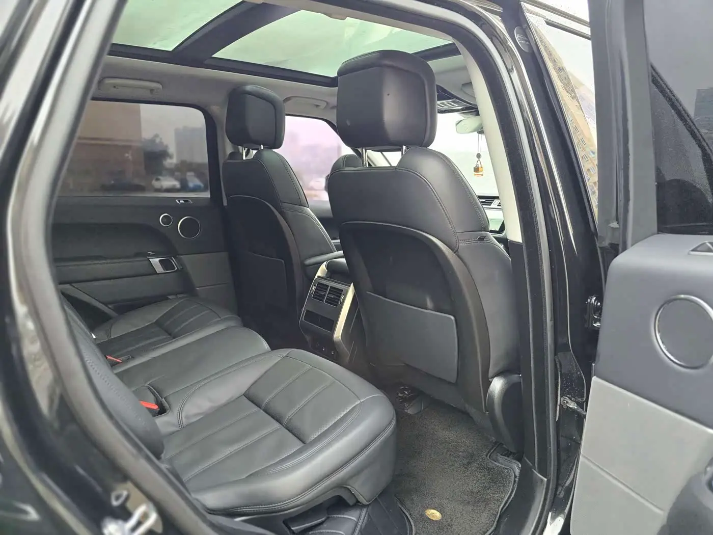 Land Rover Range Rover Sport 2019 — Photo 12/16