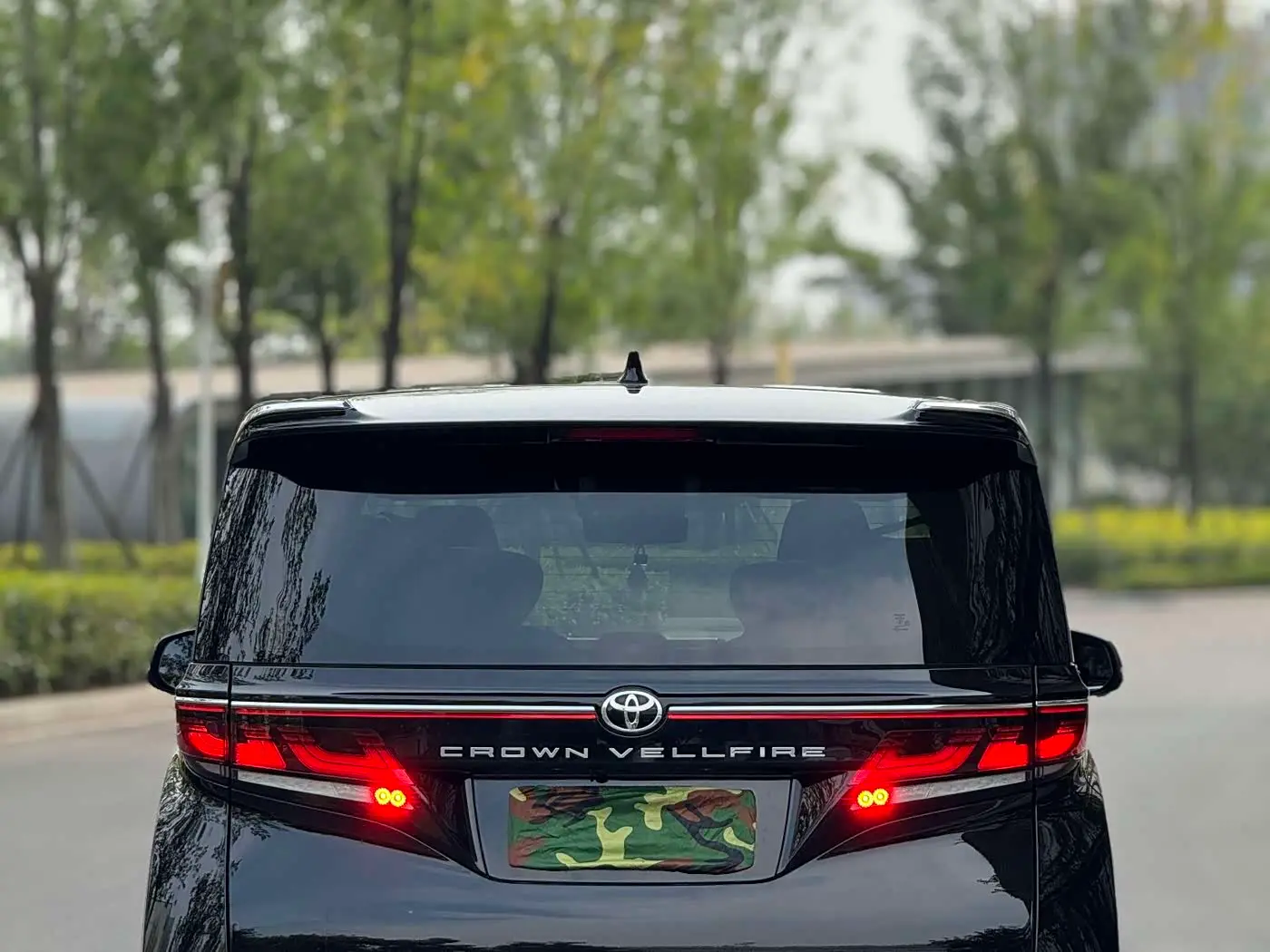 Toyota Vellfire 2023 — Photo 17/18