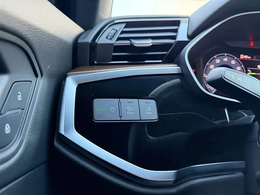 Audi Q3 2021 — Photo 7/20