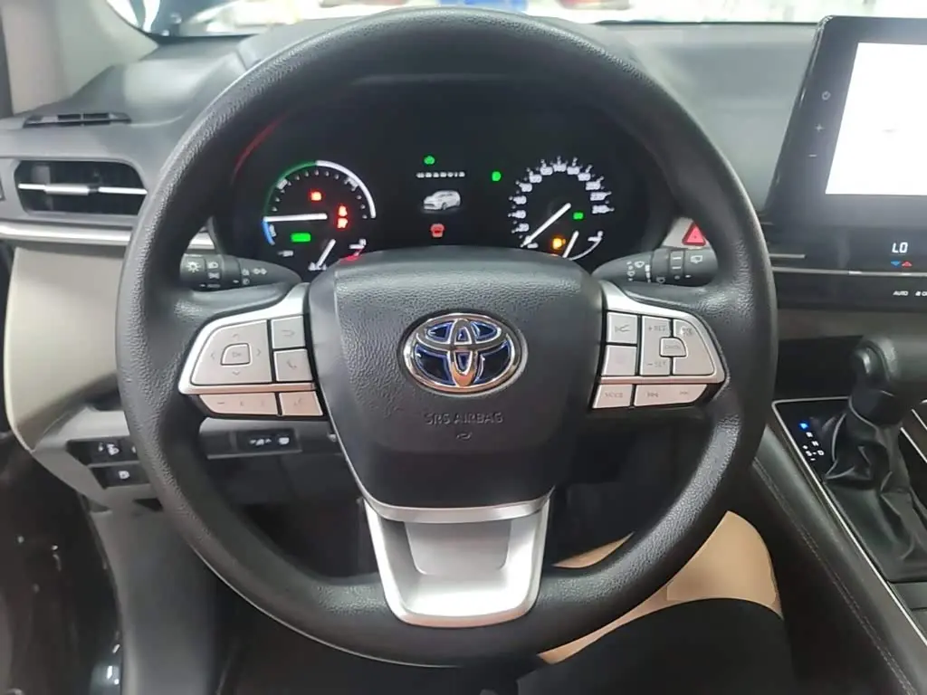 Toyota Granvia 2023 — Photo 11/20