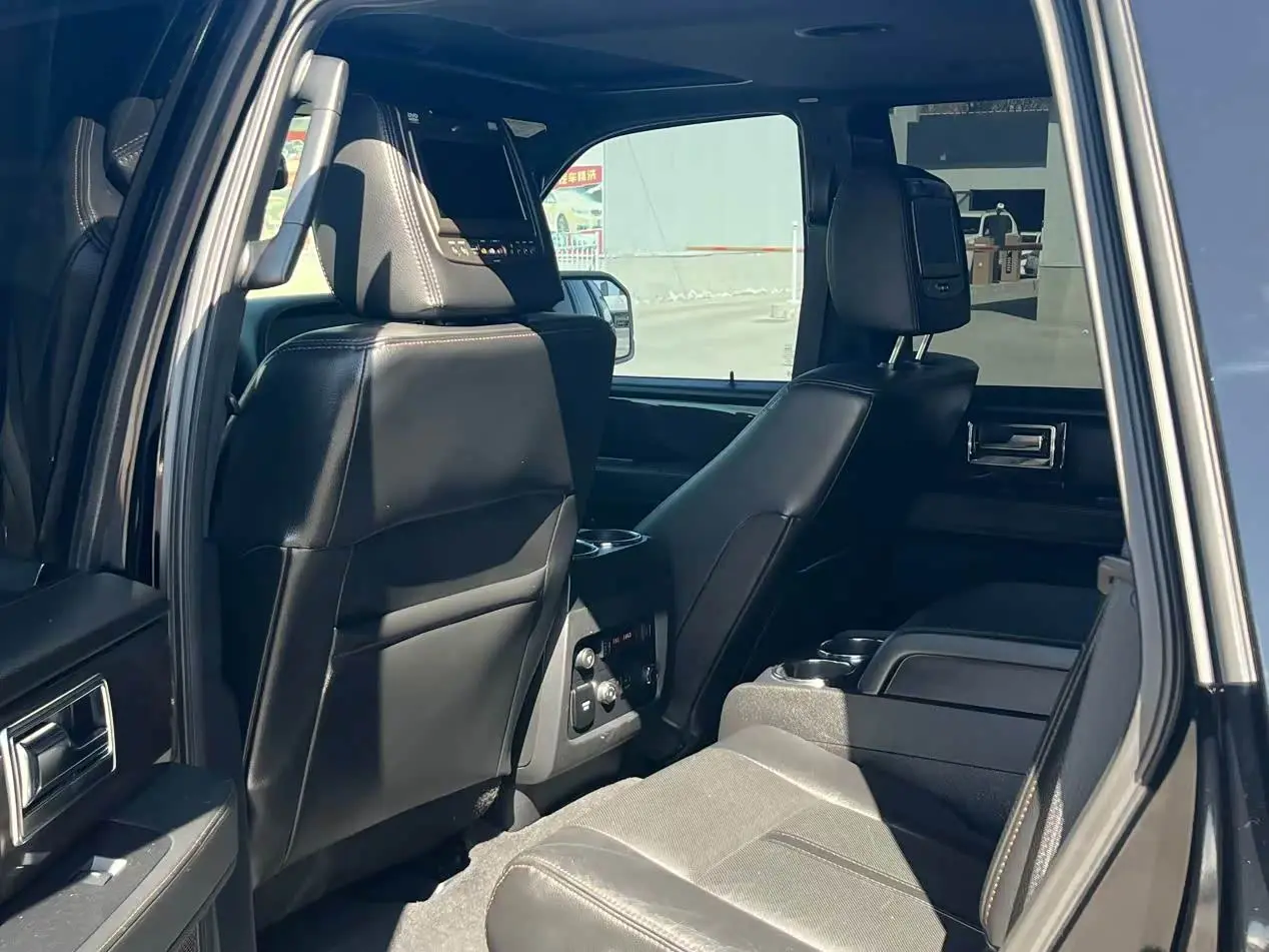 Lincoln Navigator 2016 — Şəkil 9/9
