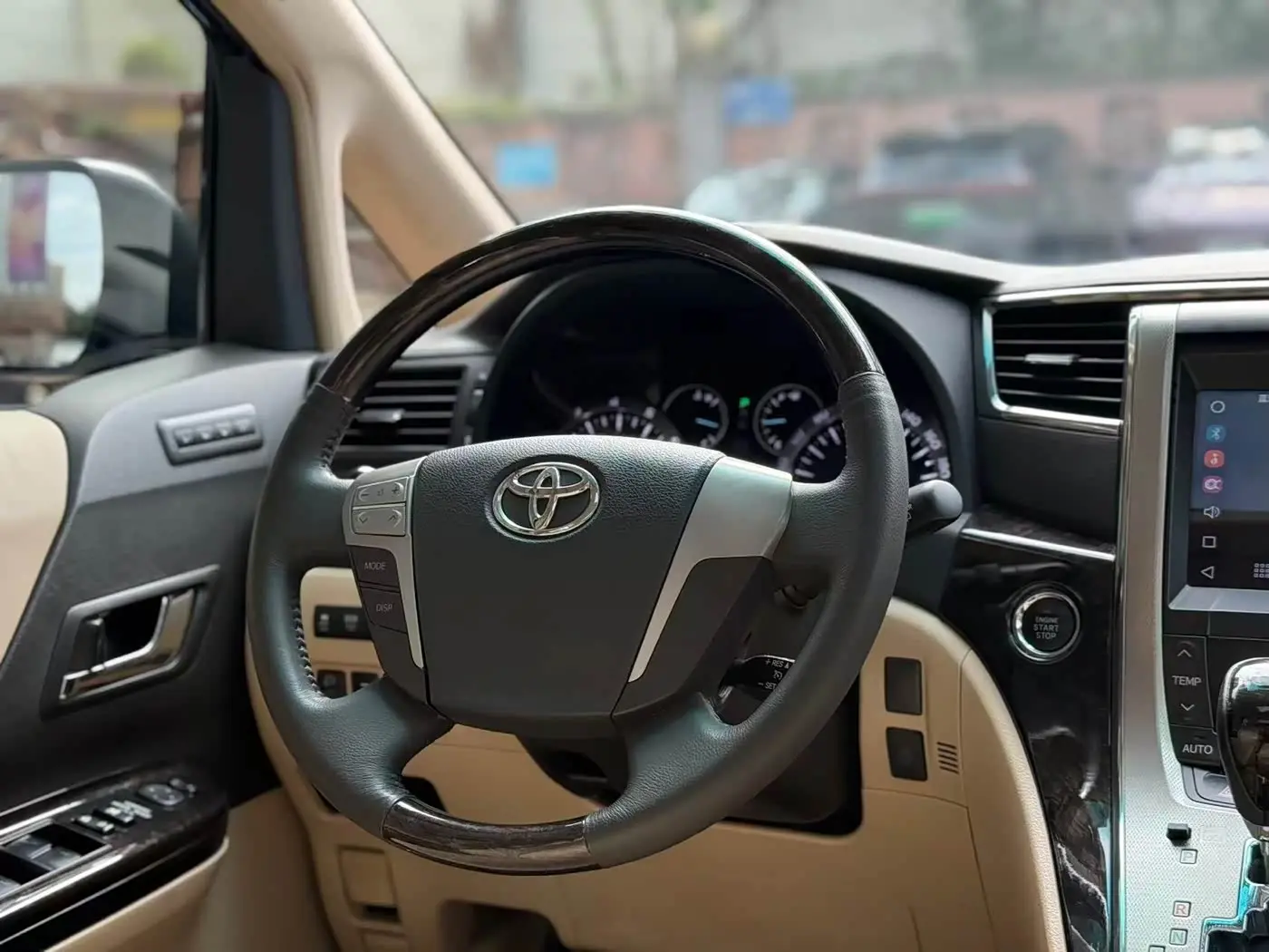 Toyota Alphard 2015 — Photo 15/20