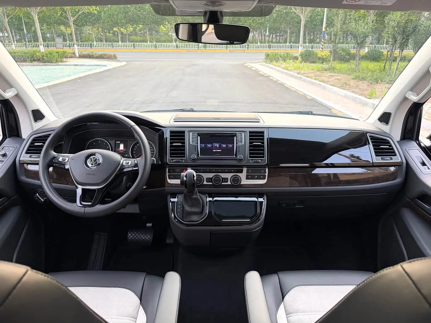 Volkswagen Multivan 2019 — Фото 7/20
