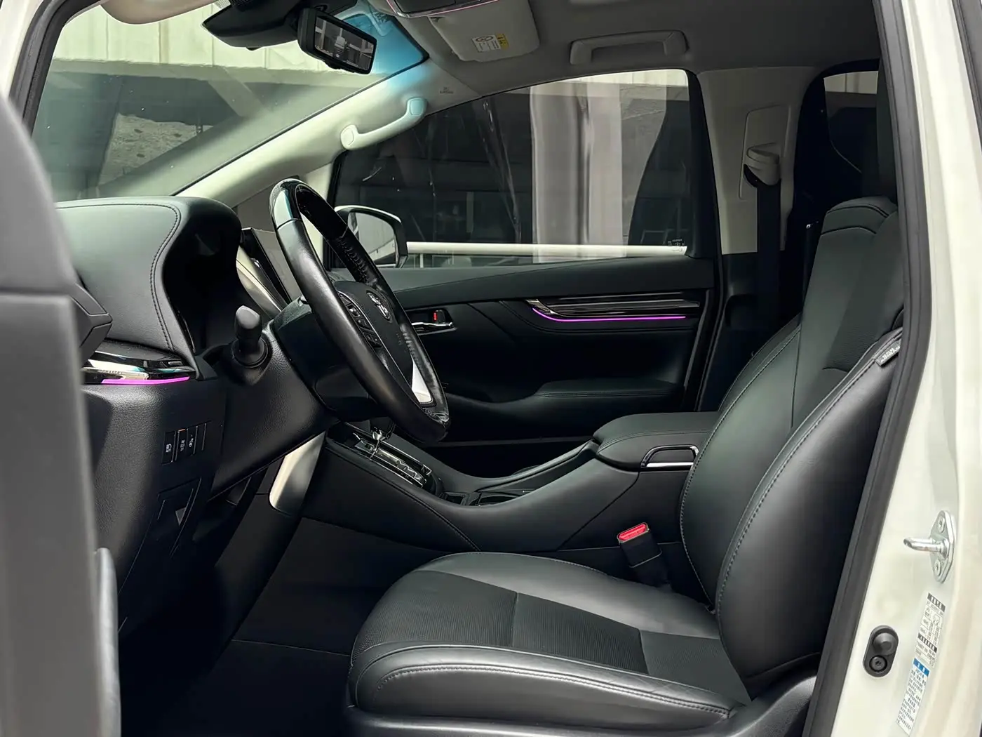 Toyota Vellfire 2021 — Photo 9/16