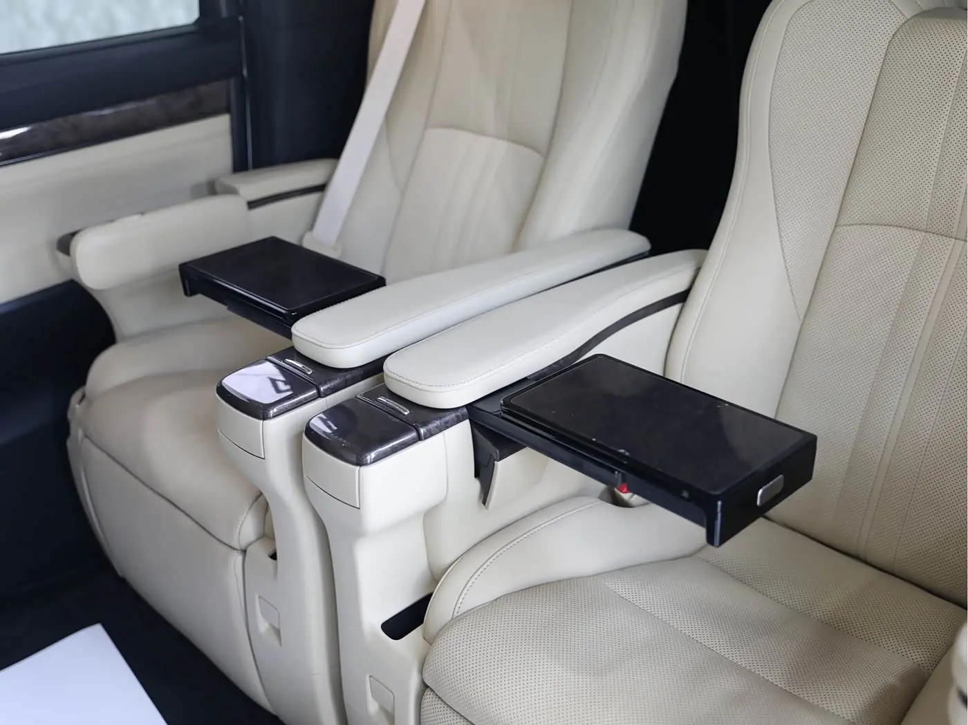 Toyota Alphard 2019 — Фото 14/17