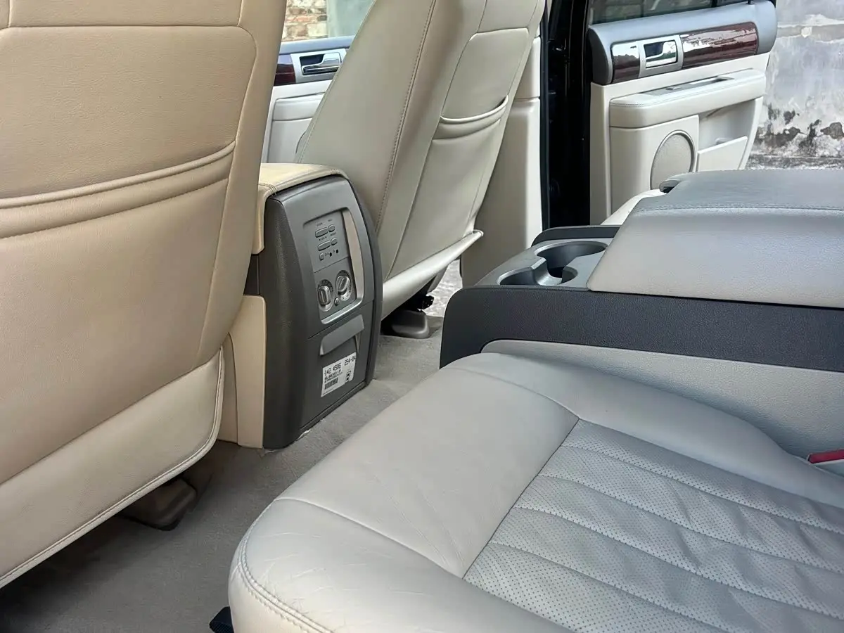 Lincoln Navigator 2005 — Şəkil 11/20