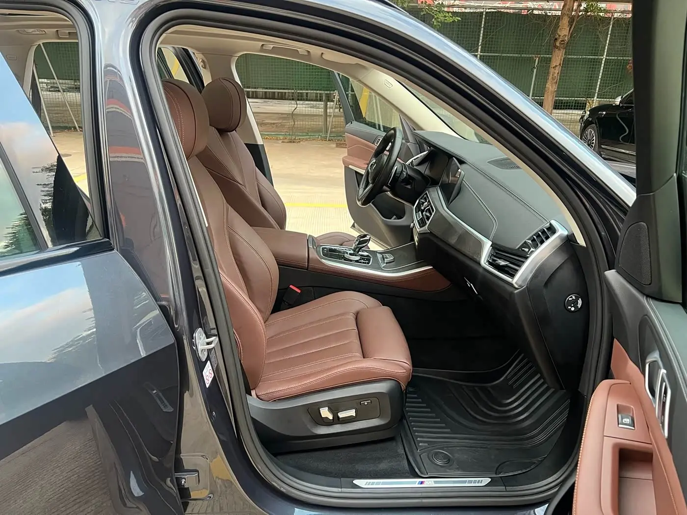 BMW X5 2021 — Photo 8/20