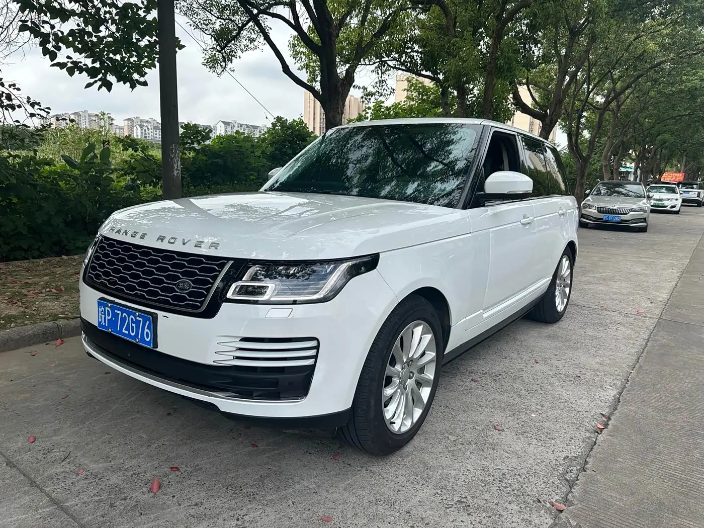 Land Rover Range Rover 2021 — Photo 1/12