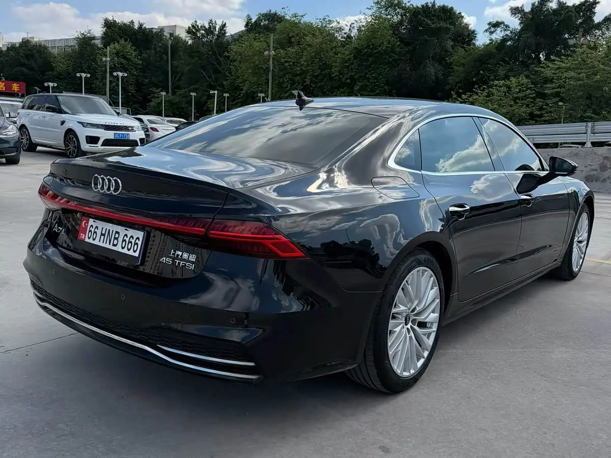 Audi A7L 2024 — Photo 7/10