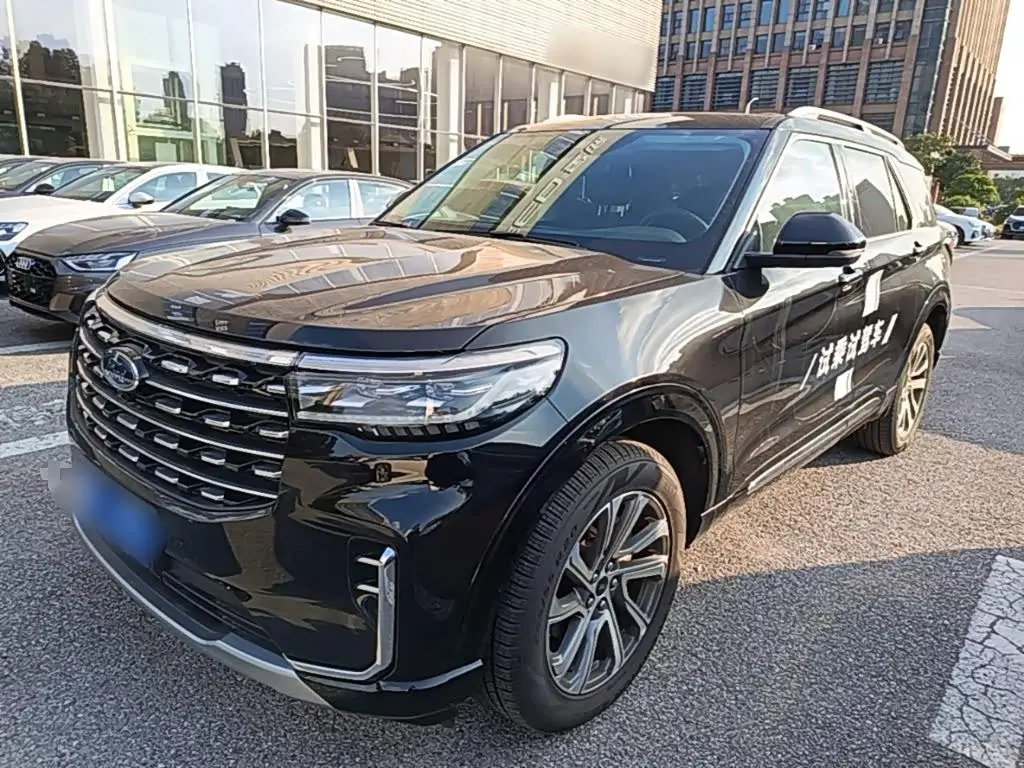 Ford Explorer 2025 — Photo 2/20