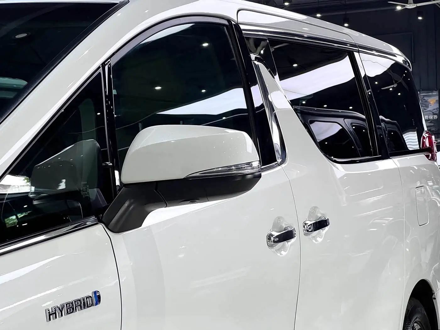 Toyota Alphard 2023 — Photo 13/20