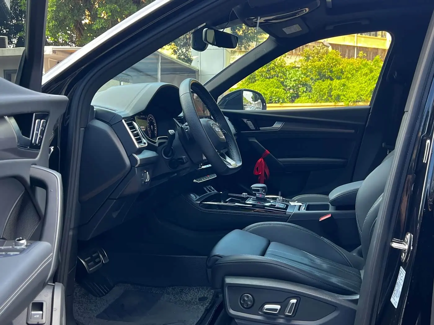 Audi Q5L 2025 — Photo 19/20