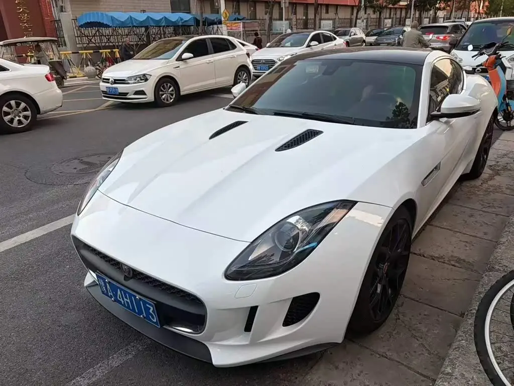 Jaguar F-TYPE 2016 — Photo 1/8