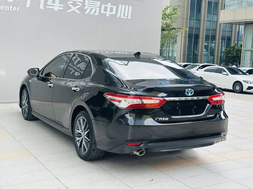 Toyota Camry 2021 — ფოტო 16/20