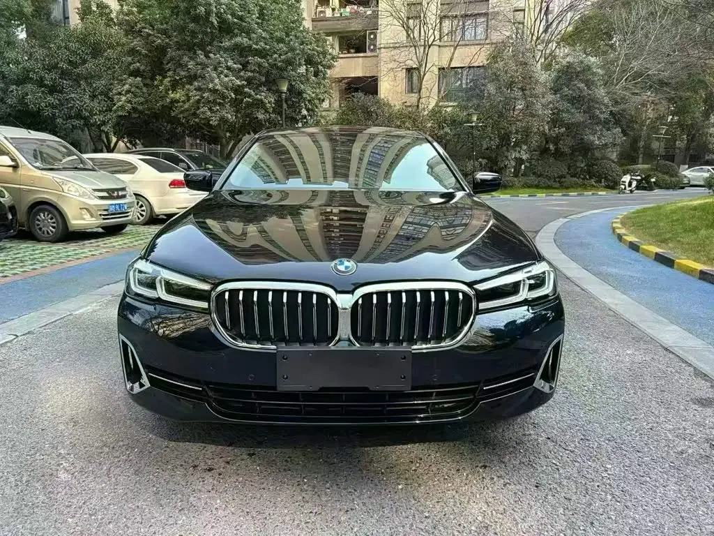 BMW 5 Series 2023 — Фото 1/9