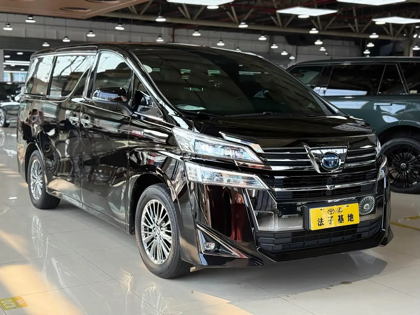 Toyota Vellfire 2019 — Photo 3/20