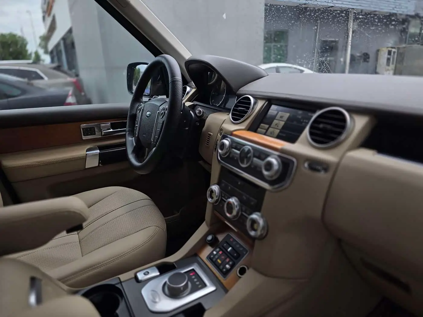 Land Rover Discovery 2013 — Фото 9/13