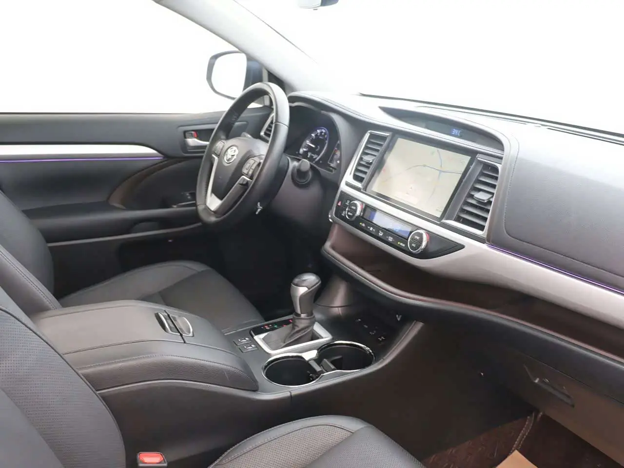 Toyota Highlander 2022 — Photo 13/20
