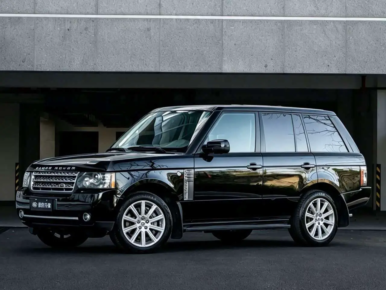 Land Rover Range Rover 2011 — Фото 1/20