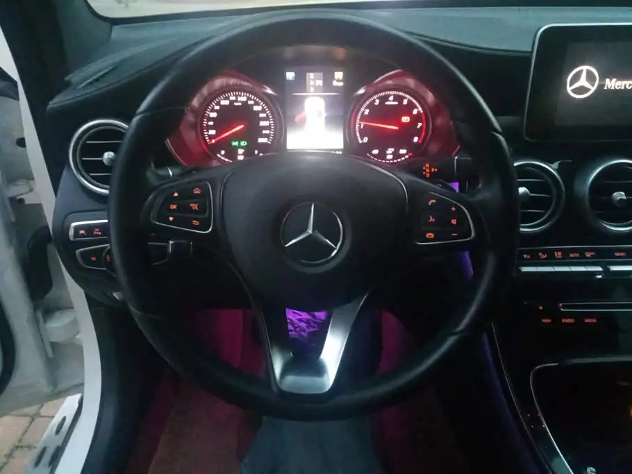 Mercedes-Benz GLC 2018 — Фото 15/16