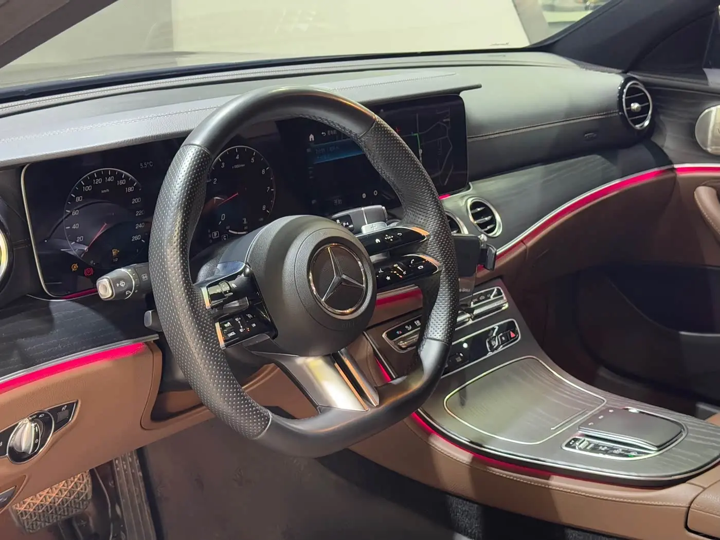 Mercedes-Benz E-Class 2023 — Photo 3/16