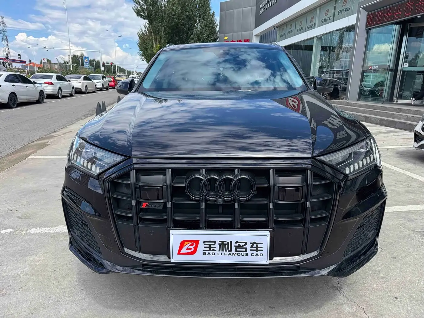 Audi Q7 2021 — Photo 1/9