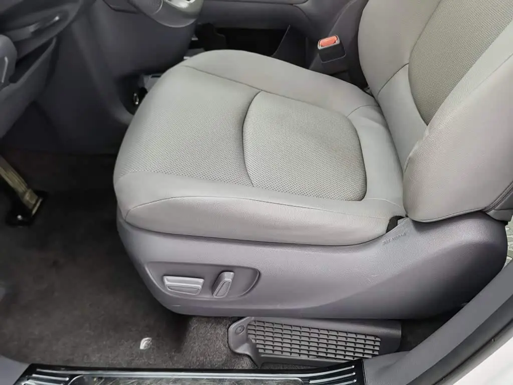 Toyota Granvia 2024 — Photo 20/20