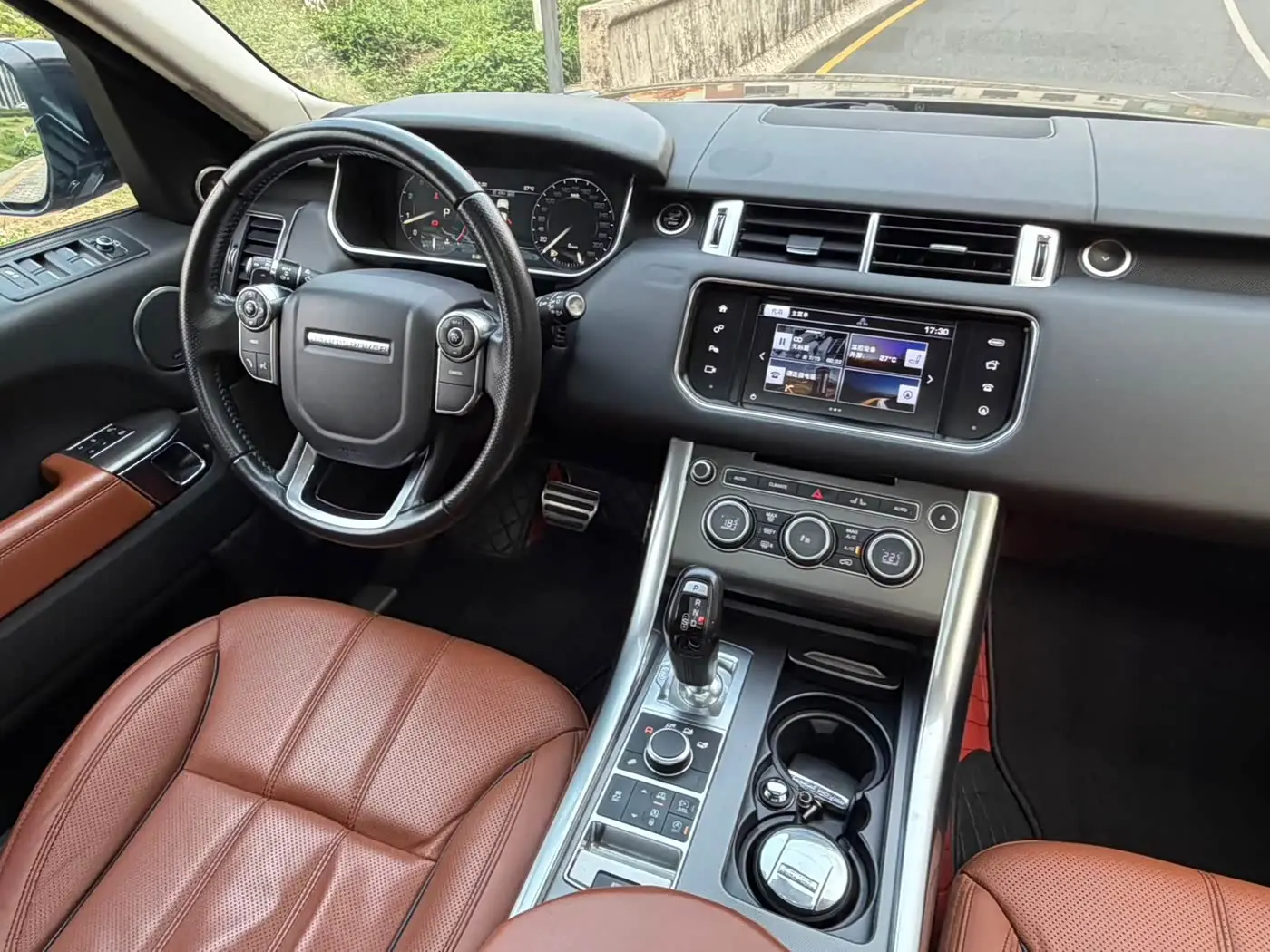 Land Rover Range Rover Sport 2016 — Photo 13/17