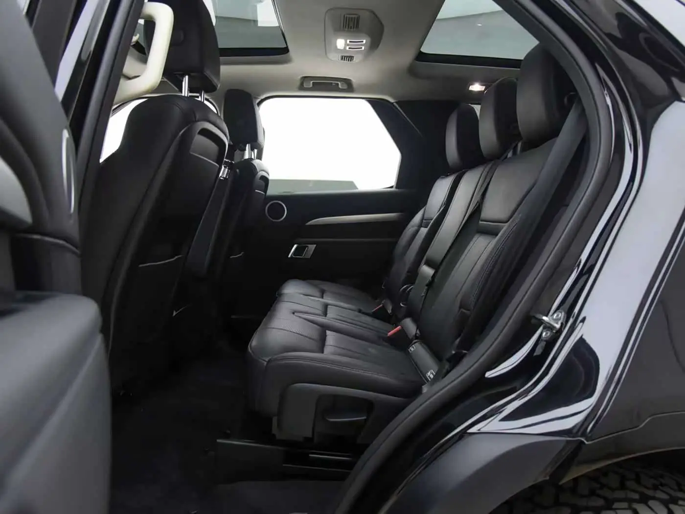 Land Rover Discovery 2021 — Photo 7/15