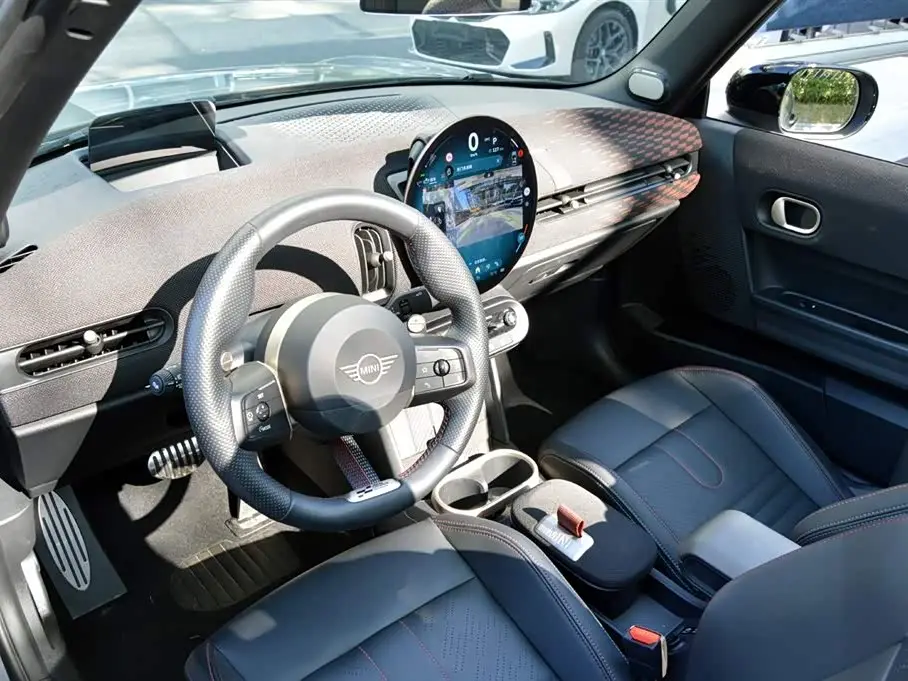 MINI JCW 2025 — Photo 9/17