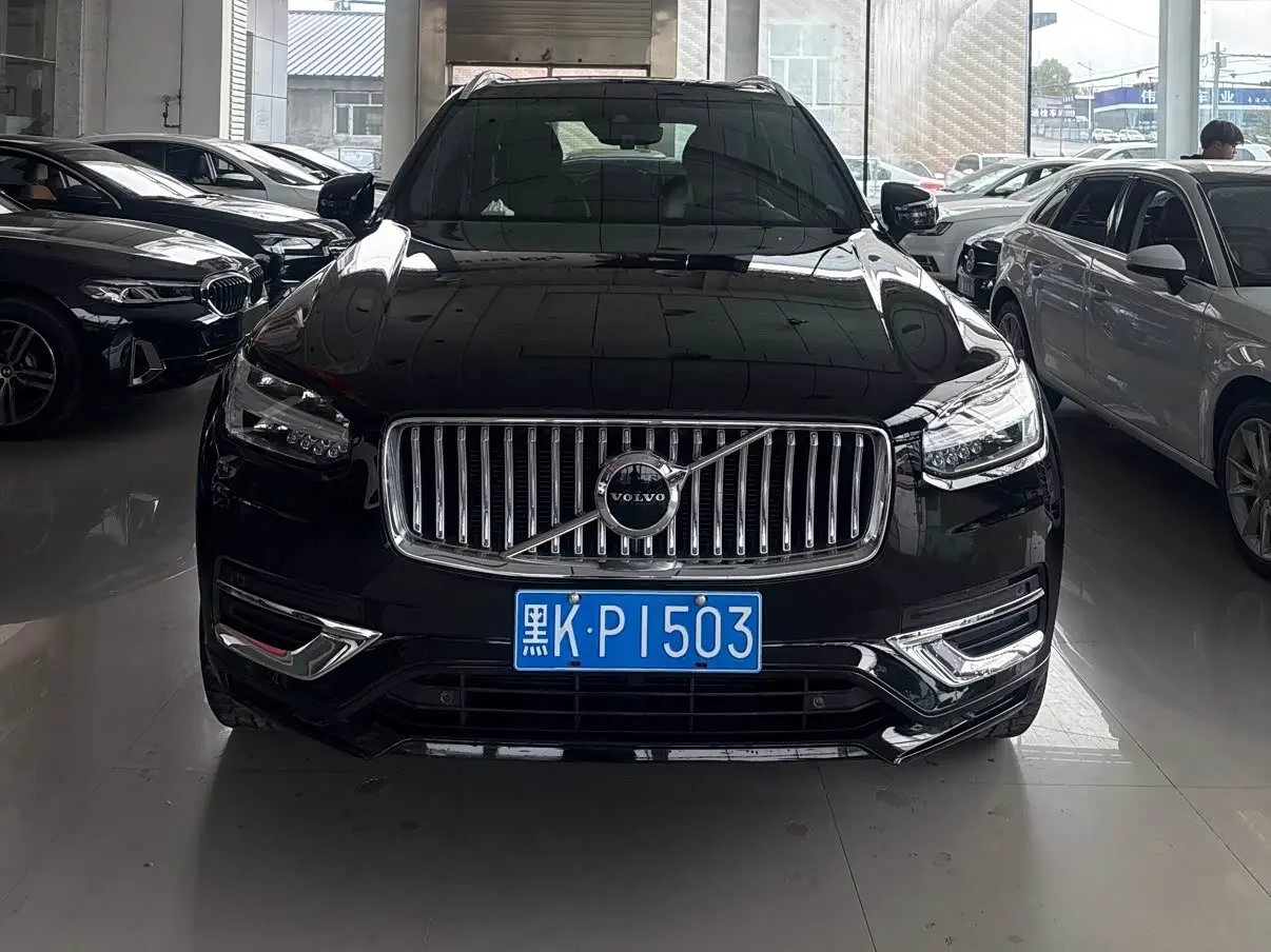 Volvo XC90 2022 — Photo 2/9