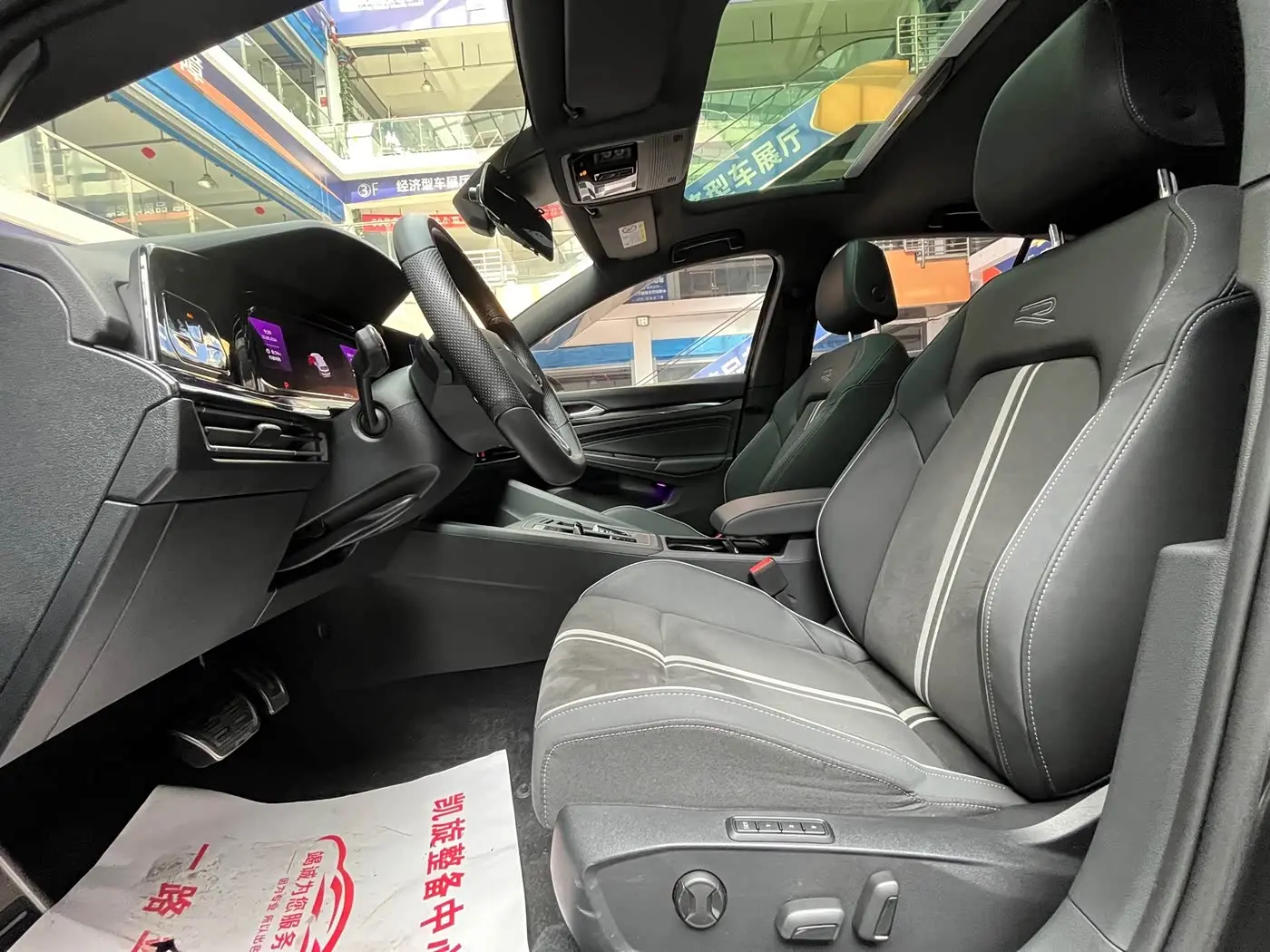 Volkswagen Golf 2022 — Photo 8/20