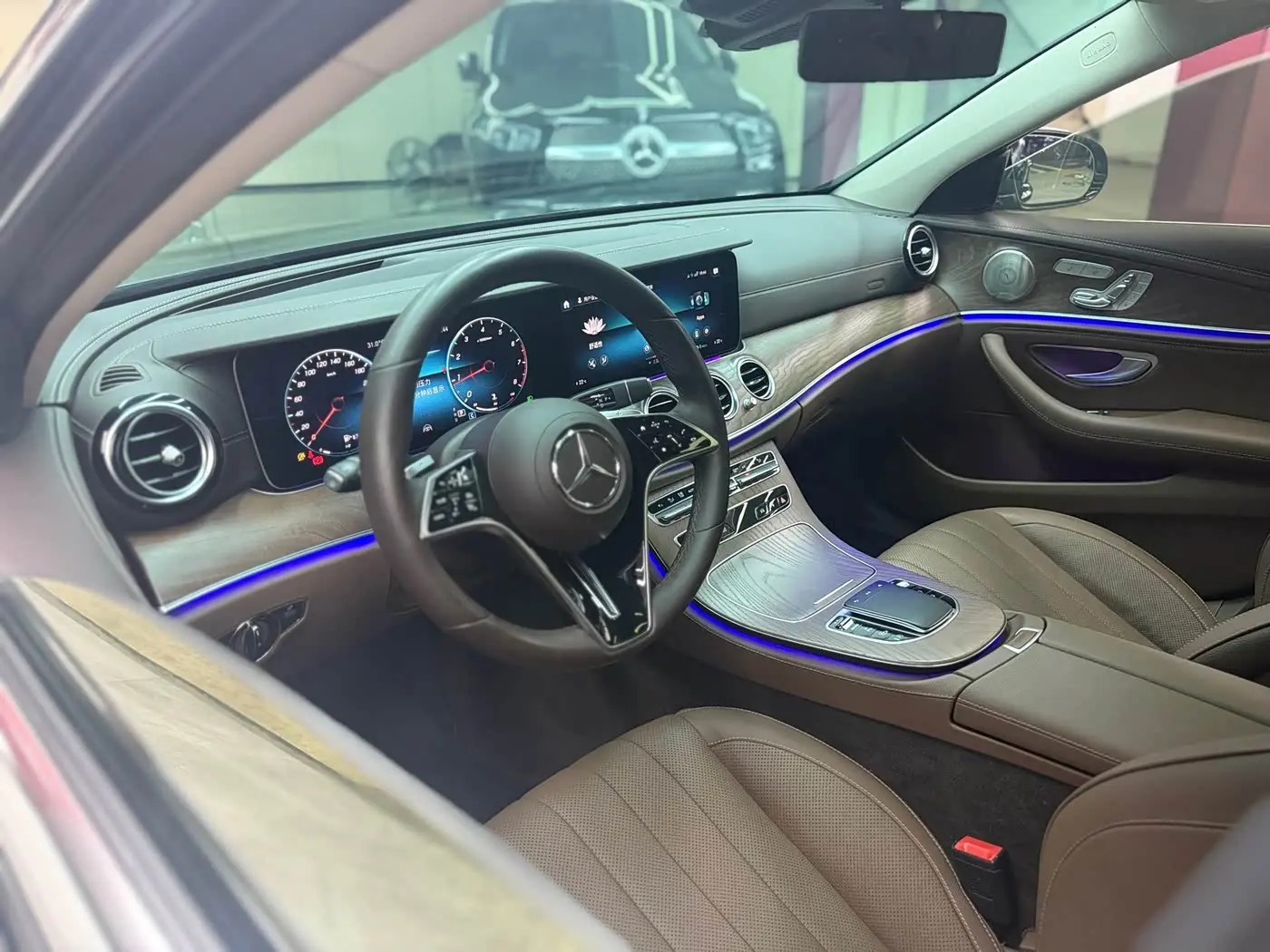 Mercedes-Benz E-Class 2022 — Photo 16/20