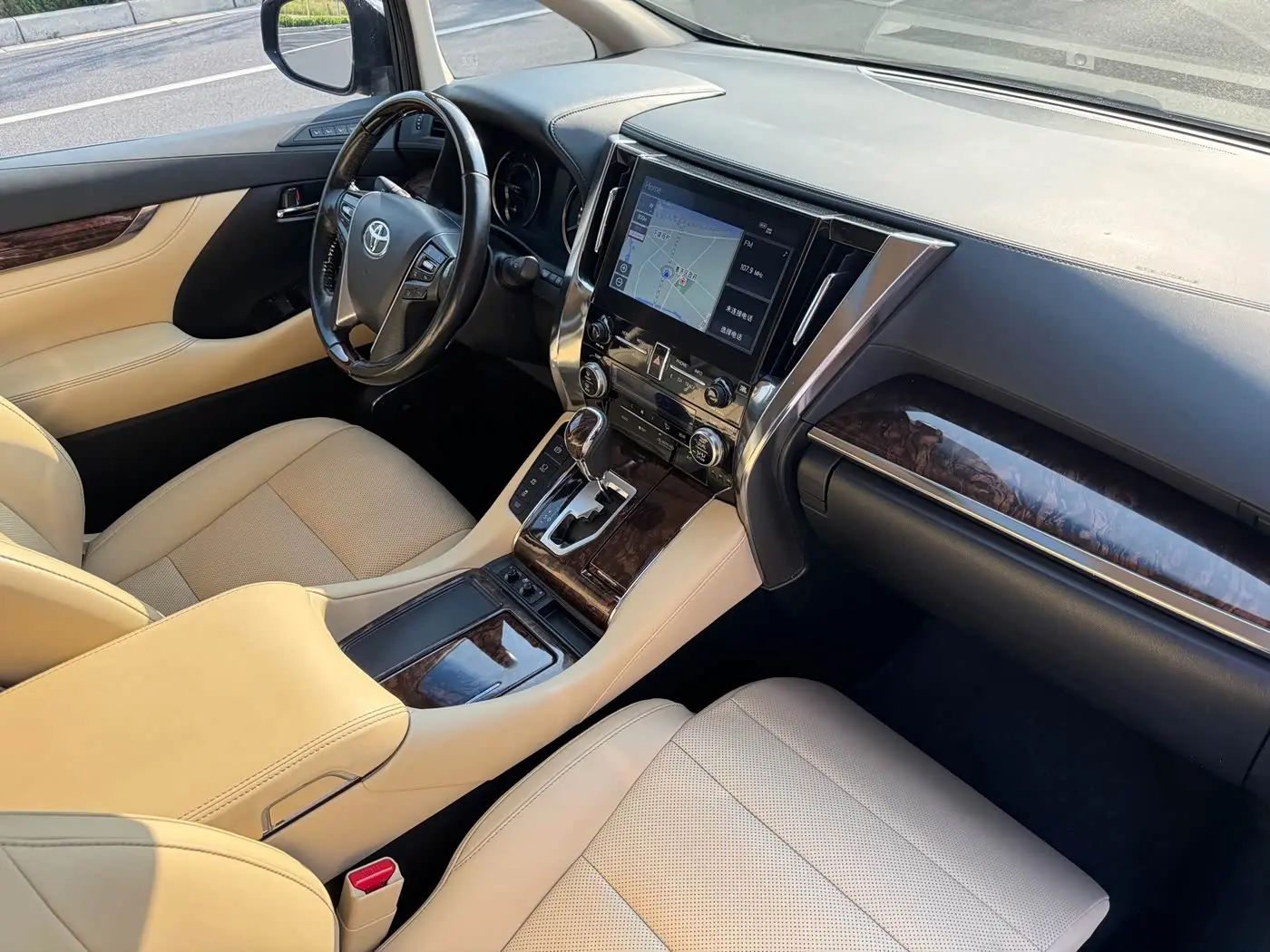 Toyota Alphard 2021 — Photo 10/20