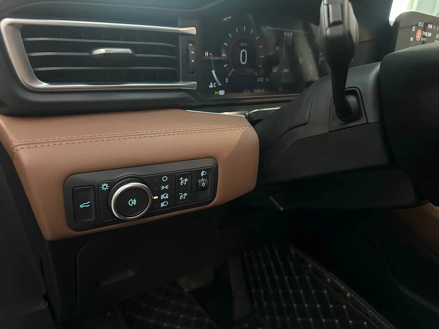 Ford Explorer 2023 — Фото 10/20