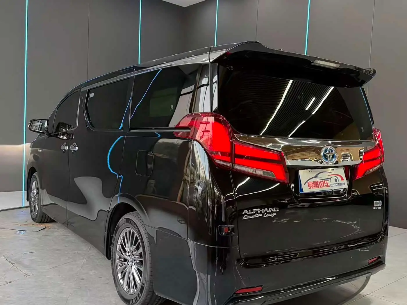 Toyota Alphard 2021 — Photo 6/12